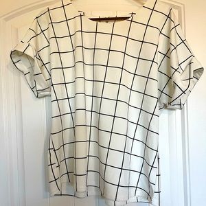 Window pane black and white short sleeve top